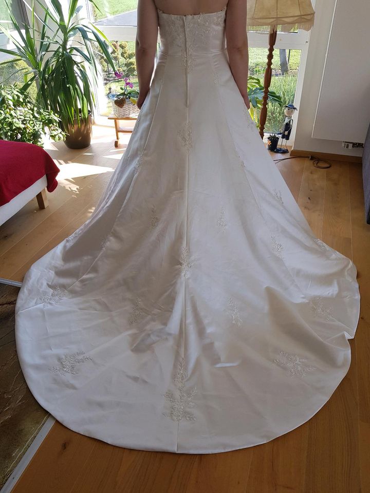 Hochzeitskleid in Dermbach