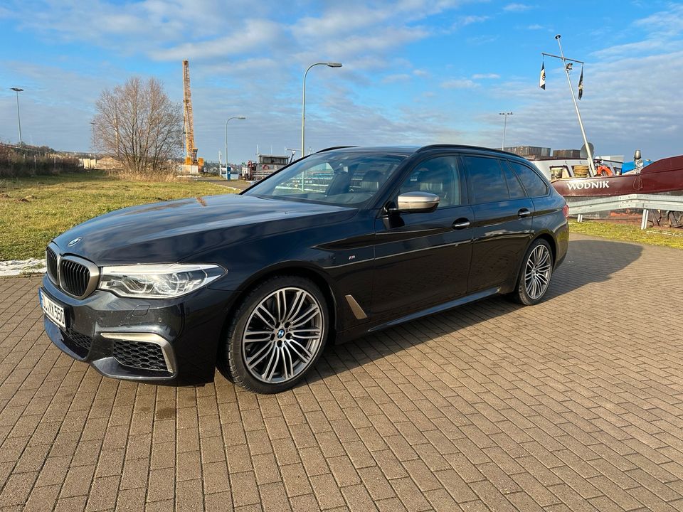 BMW M550D | xDrive | Touring | *AHK*H&K*Pano*Massage in Haldensleben