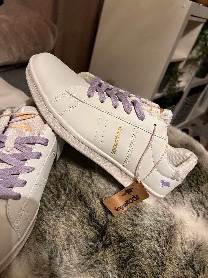 Kangaroos Sneaker weiß violett Gr.38 in Contwig