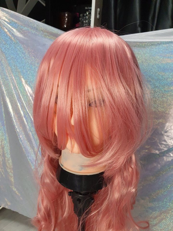 Perücke Wig Rosa Anime Manga Cosplay gewellt in Duisburg