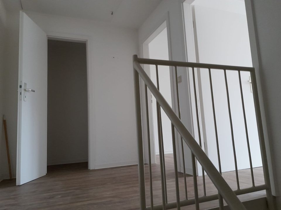 086_3-Raum-Wohnung mit Wendeltreppe auf der Bergstraße 2b in 02742 Neusalza-Spremberg zu vermieten! in Bautzen