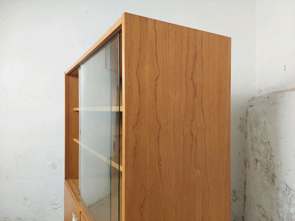 Vintage Hellerau 427 Highboard Schrank Vitrine 60er 70er DDR in Berlin