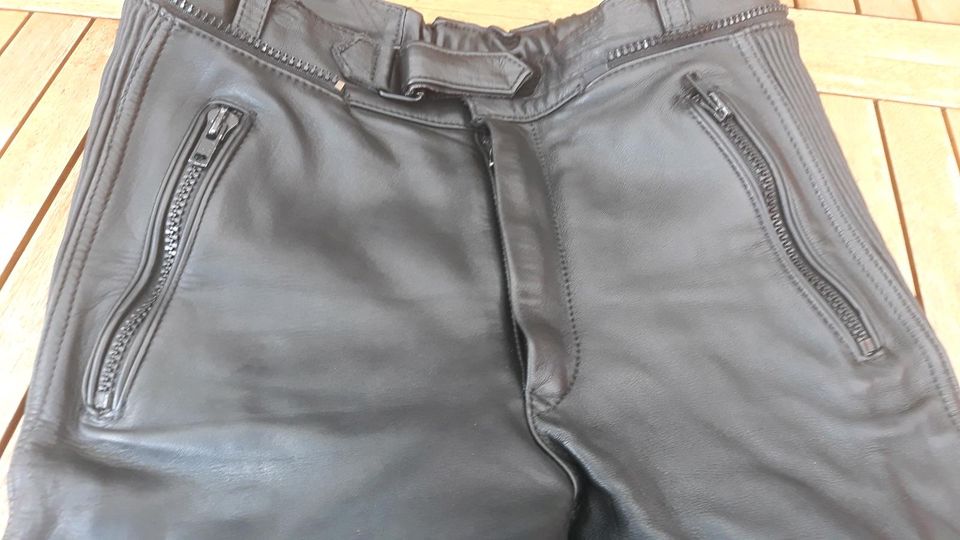 Motorrad-Lederhose, schwarz, Gr. 50 in Schönberg (Holstein)