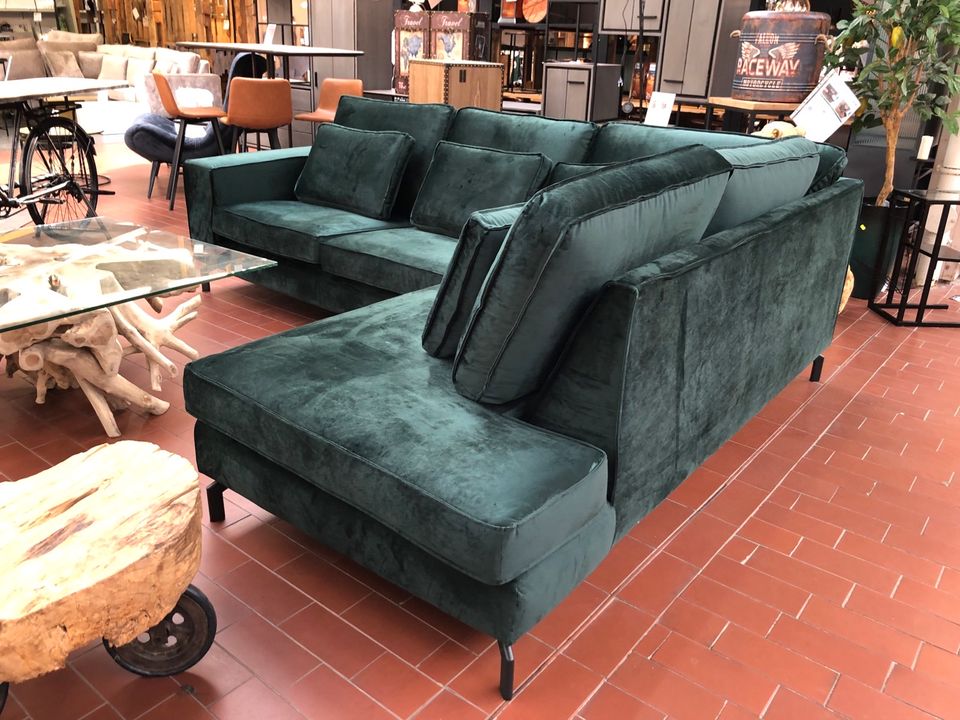 Garnitur "Vigo" L-Form Ecksofa Couch Sofa Samtoptik grün in Bremen