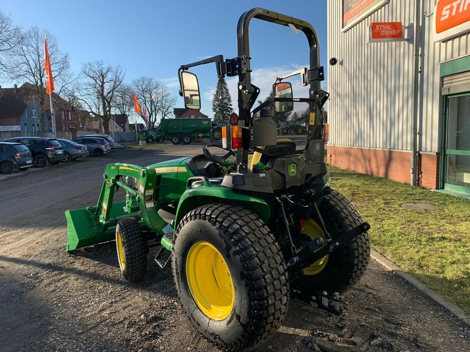 John Deere 3025E mit Frontlader Kommunaltraktor, Kompakttraktor in Barsinghausen