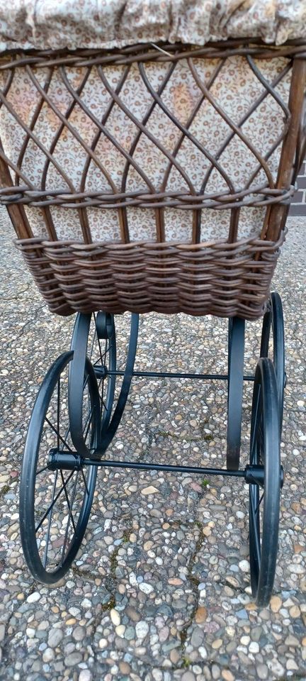 Puppenwagen in Goldbach