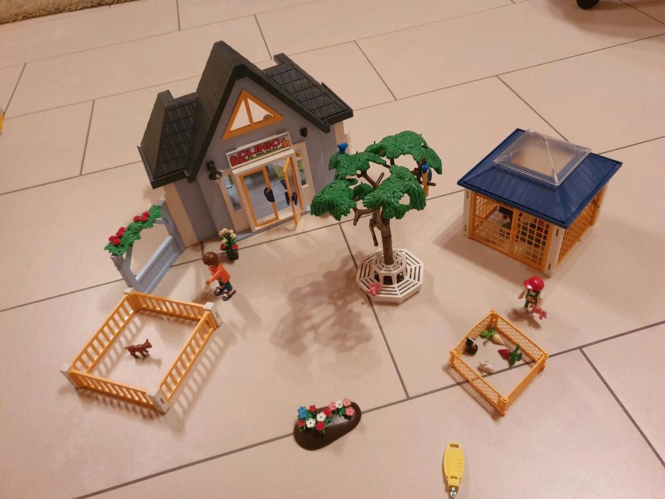 Playmobil Tierklinik Spielzeug Haus Tiere in Sonnenbühl
