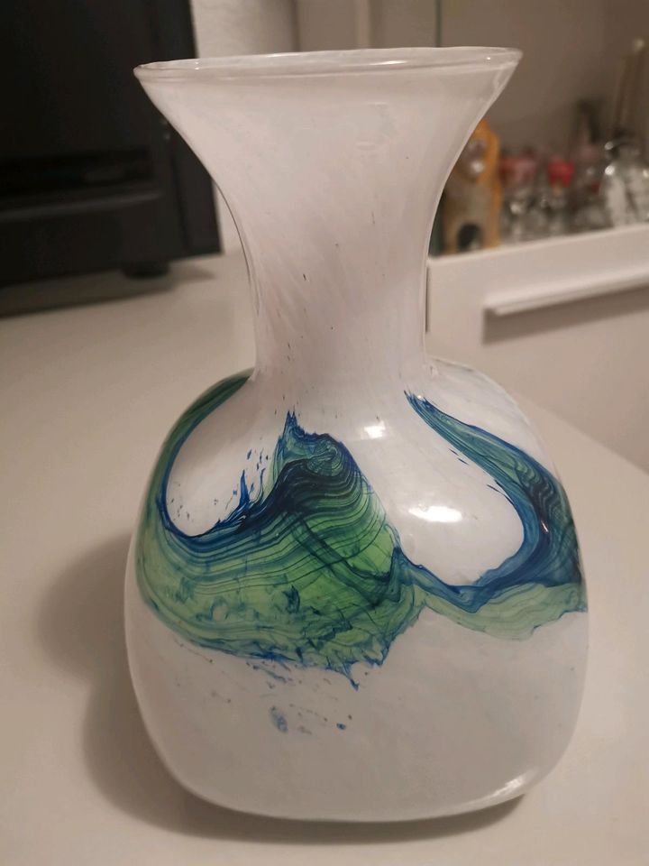 Vase aus blauem, weißem und grünem Muranoglas in Gummersbach