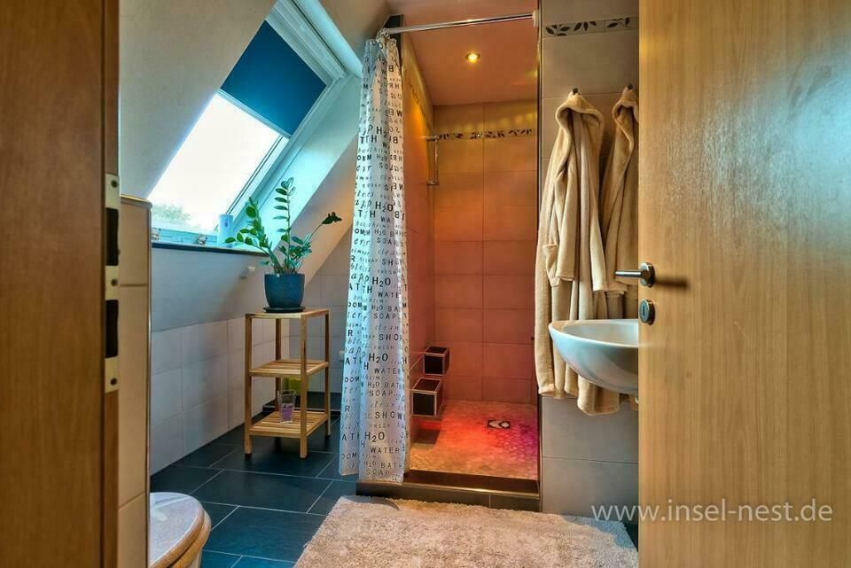 Luxus Traumsuite Whirlpool Sauna Kaminofen Himmelbett Garten in Elsdorf