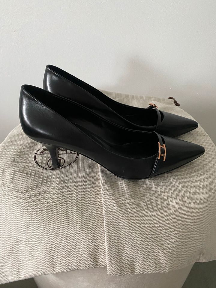 Hermes Lauren Pumps schwarz Gold 38 in Saarbrücken