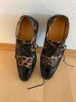 Unisex-Schuhe, schwarz Lack mit Leoprint Gr. 40/41 Essen - Essen-Borbeck Vorschau
