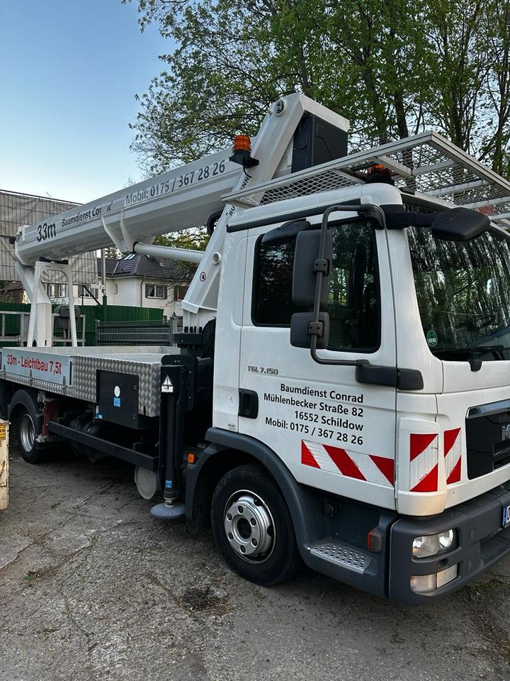 Steiger Service,LKW Hubsteiger bis 33m,Dachrinne,Baum,Fassade usw in Schildow