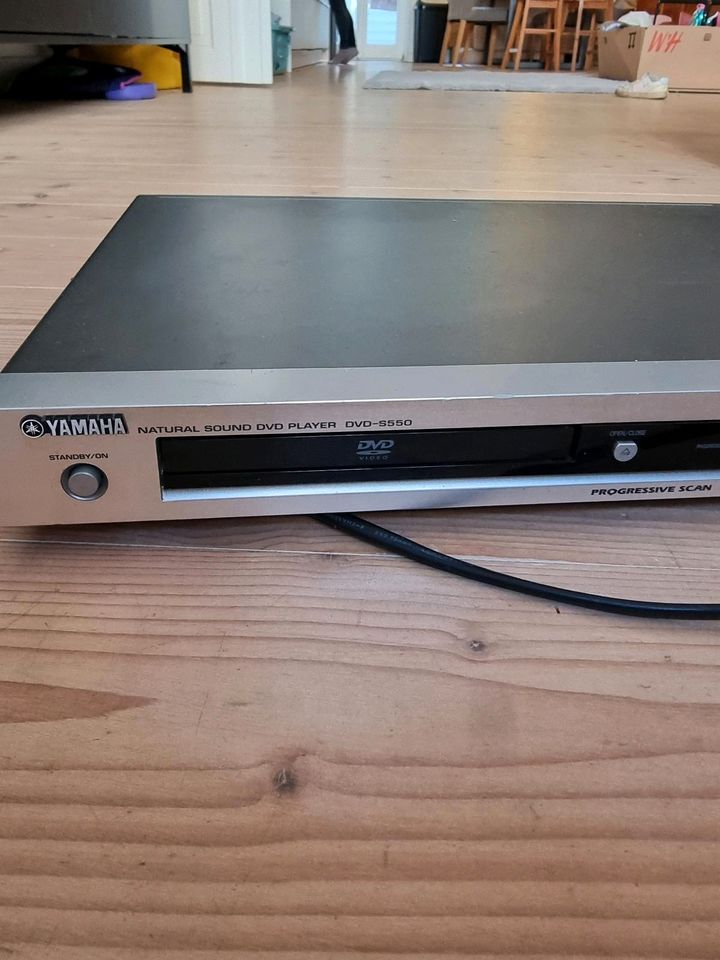 Yamaha S550 DVD DVD player in Hannover