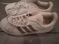 sportschuhe von  Adidas gr.39 Nordrhein-Westfalen - Herzogenrath Vorschau