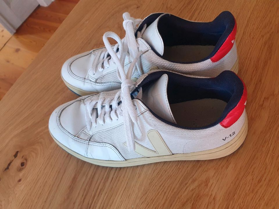 Lässige Veja Sneaker in Hannover