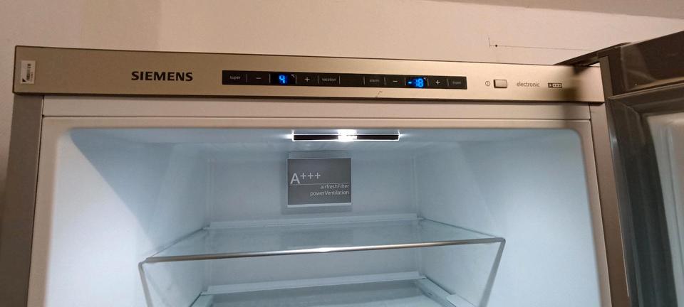 Siemens Kühlschrank Gefrierschrank Kühl-/Gefrierkombination in Edermünde