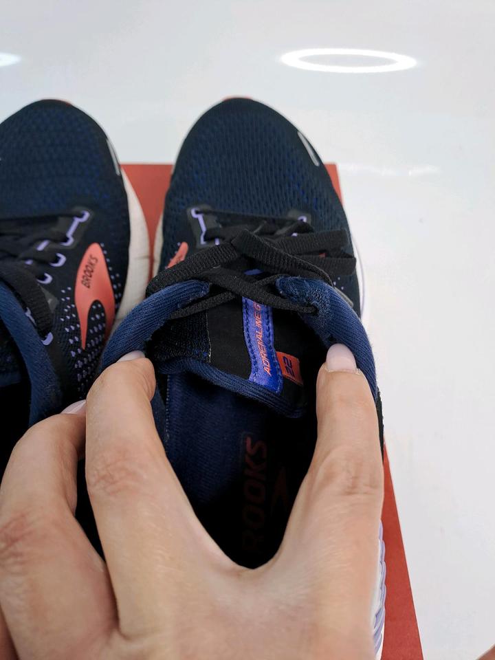 Brooks Adrenaline Gts 22 Medium B Damen Laufschuhe Schuhe 40.5 in Mühlacker