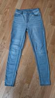 Coole graue stretchige Röhrenjeans Gr. 36 Pieces Leipzig - Schleußig Vorschau