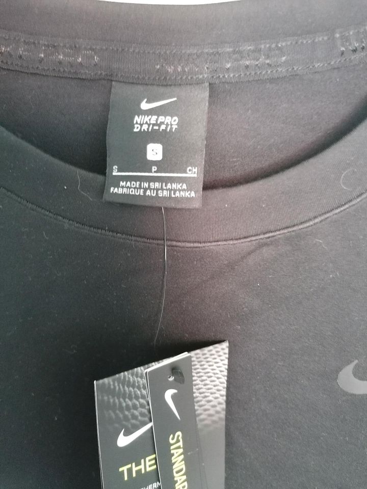 Nike Pro Dry-Fit Long-Sleeve, neu in Oppenheim