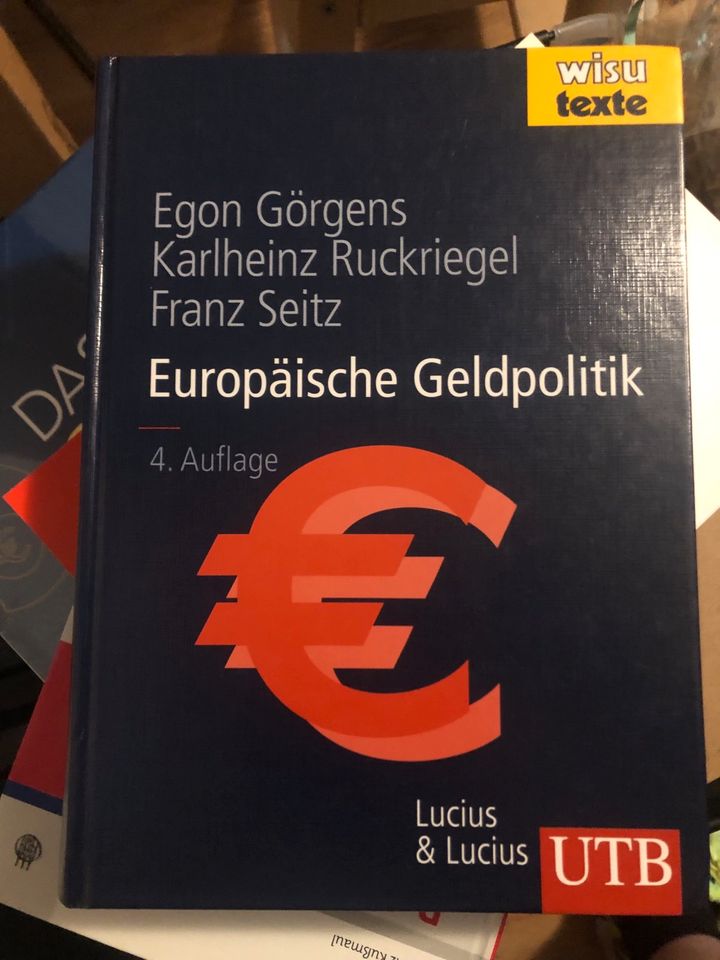 Verkaufe zwei Bücher mit dem Thema Europäische Geldpolitik in Koblenz