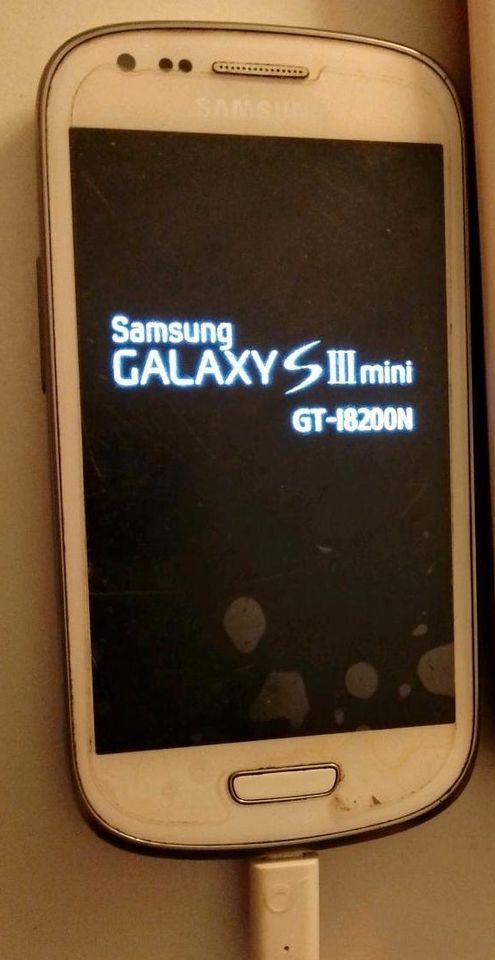 Samsung Galaxy s 3 Mini weiß in Bühne