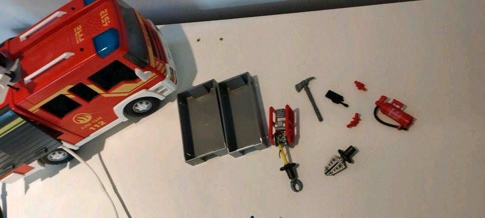 Playmobil Feuerwehrfahrzeug in Calden