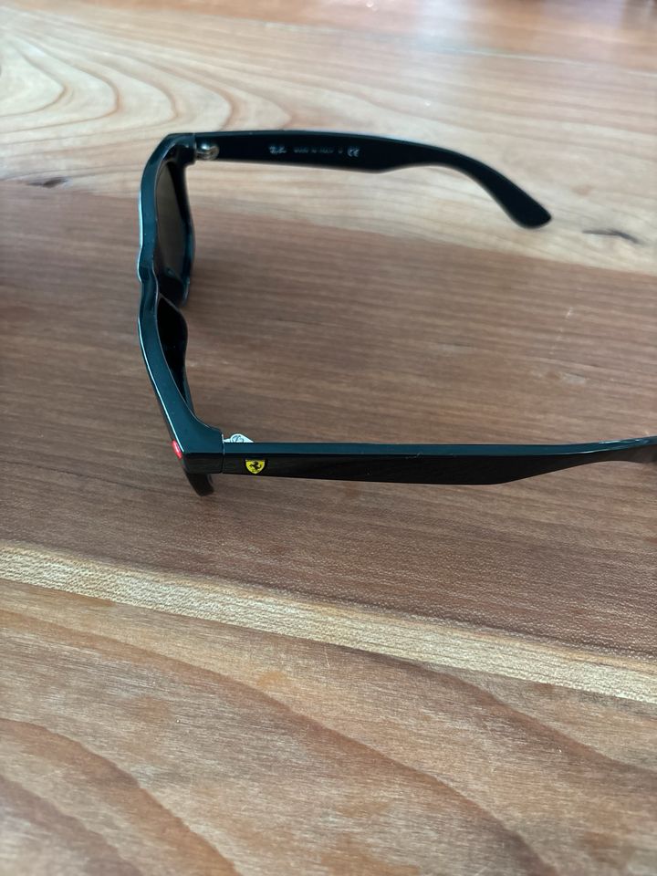 RayBan Sonnenbrille RB2132M SCUDERIA FERRARI New Wayfarer in Nörten-Hardenberg