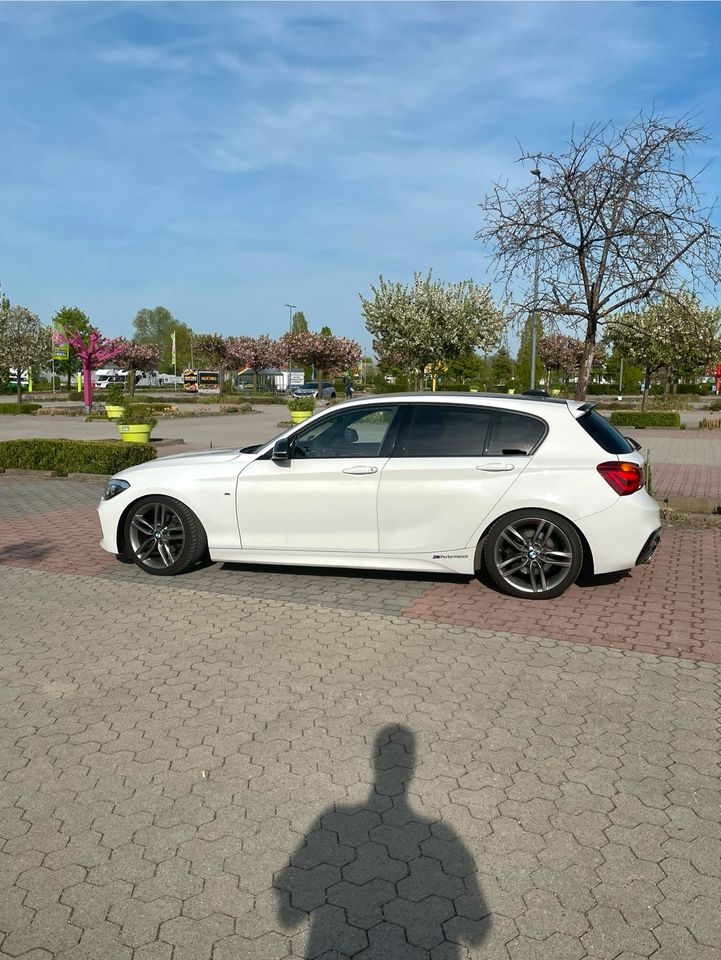BMW 120i M Paket, Automatik, Navi, Business Paket in Unterhaching