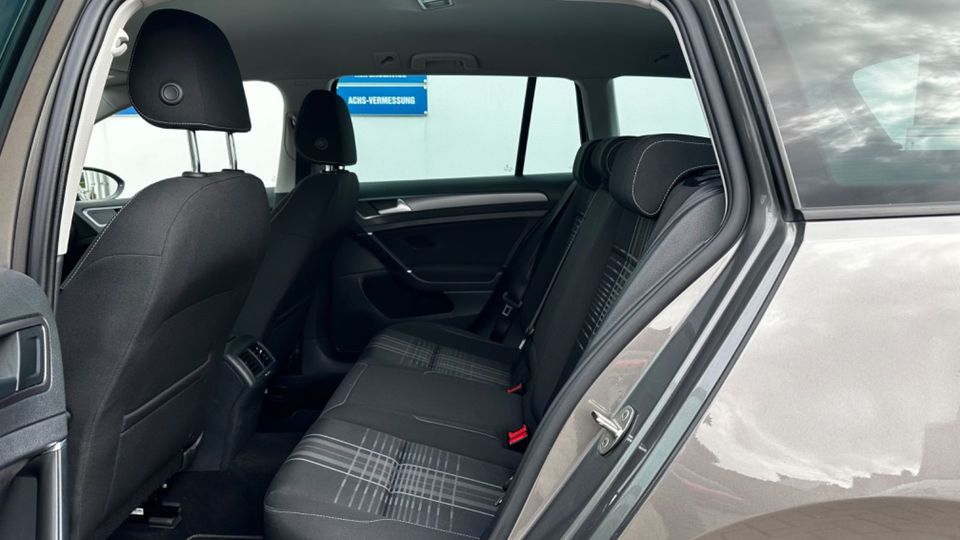 Volkswagen Golf VII Variant 1.6 TDI  Lounge BMT*XENON*NAVI* in Glückstadt