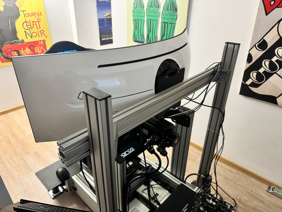 Simracing rennsimulator D-Box Full Motion komplett mit Rechner in Wandlitz
