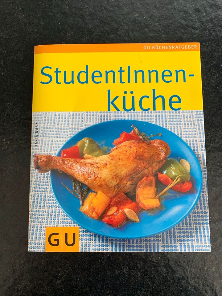 Verschiedene Koch- und Backbücher zum Teil zu verschenken in Bönnigheim