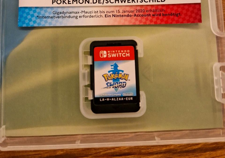 Pokémon x Schwert - Nintendo Switch Sehr guter Zustand! in Düsseldorf