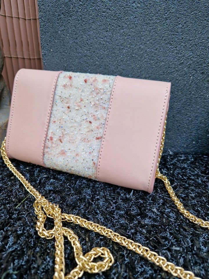 Schöne kleine Damen Handtasche Leder mit Kette in Bochum