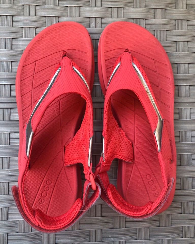 Ecco Kinder Sandalen Flipflops Schlappen Schuhe Rot Gr.33 in Berlin