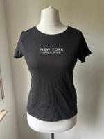 T-Shirt schwarz NEUWERTIG Rheinland-Pfalz - Holzheim Vorschau