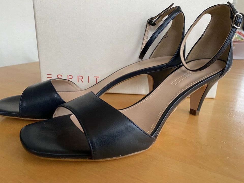 ESPRIT Pumps mit Absatz offen NEUwertig Gr. 41 Farbe Nude Schwarz in Gudensberg