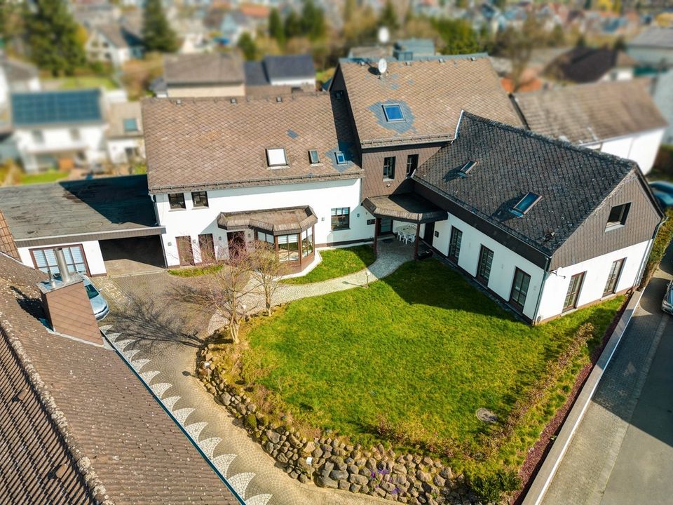 Großzügiges Wohnhaus mit ausgebauter Scheune und Anbau - Platz für eine große Familie in Staudt