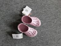 Mädchen crocs hauschuhe (neu) Berlin - Hellersdorf Vorschau