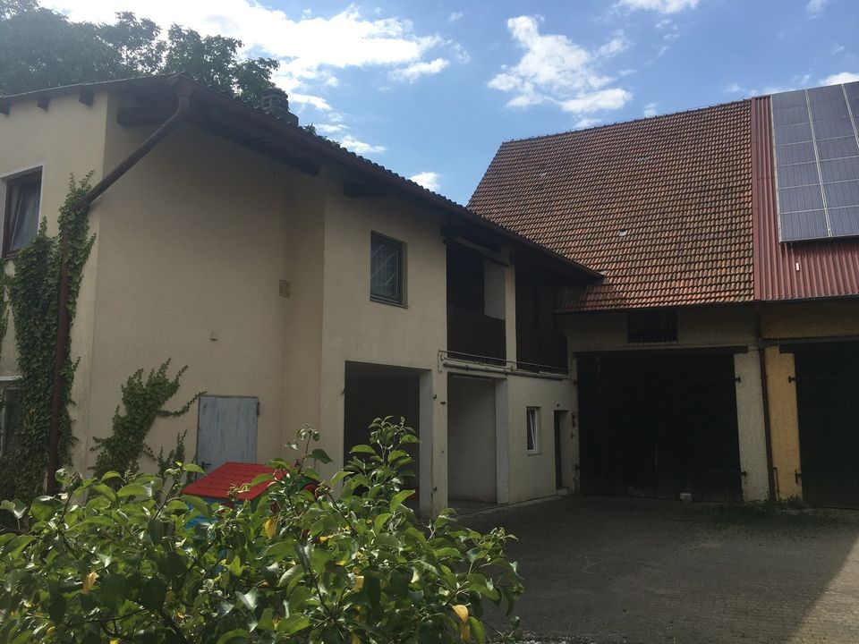 Einfamilienhaus in Eggolsheim/Ortsteil Weigelshofen mit Scheune, Unterstellgebäude und Grünfläche in Eggolsheim