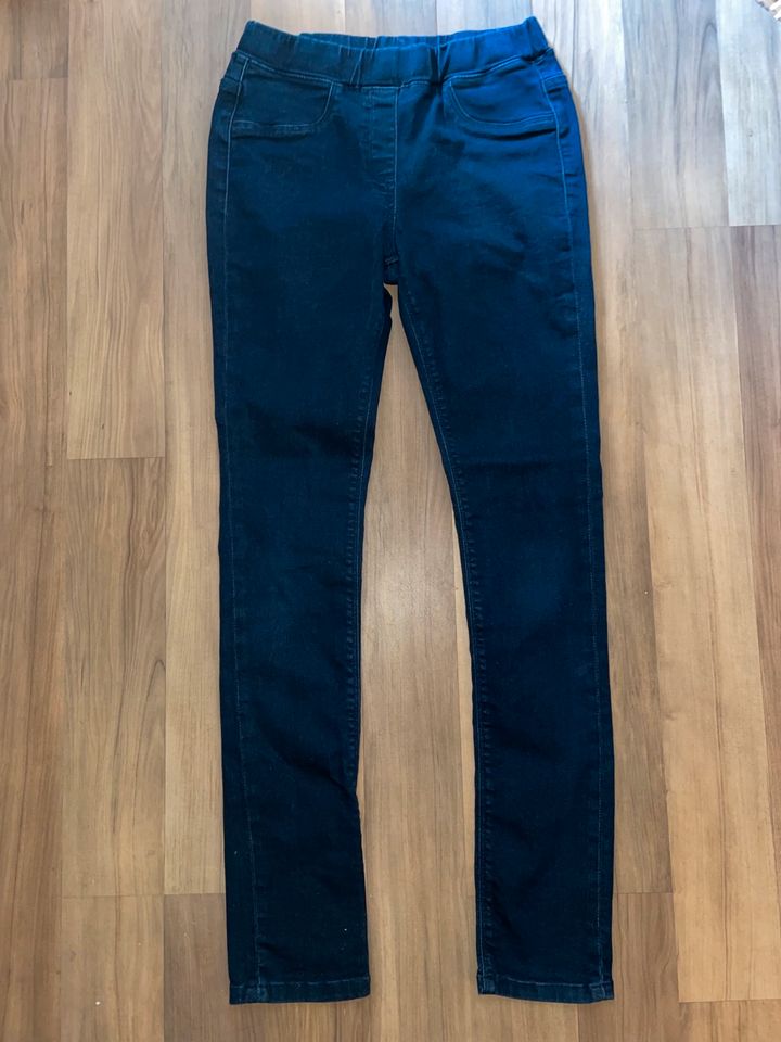 Jeans Größe 158, lila Hose Größe 158/164 in Schriesheim