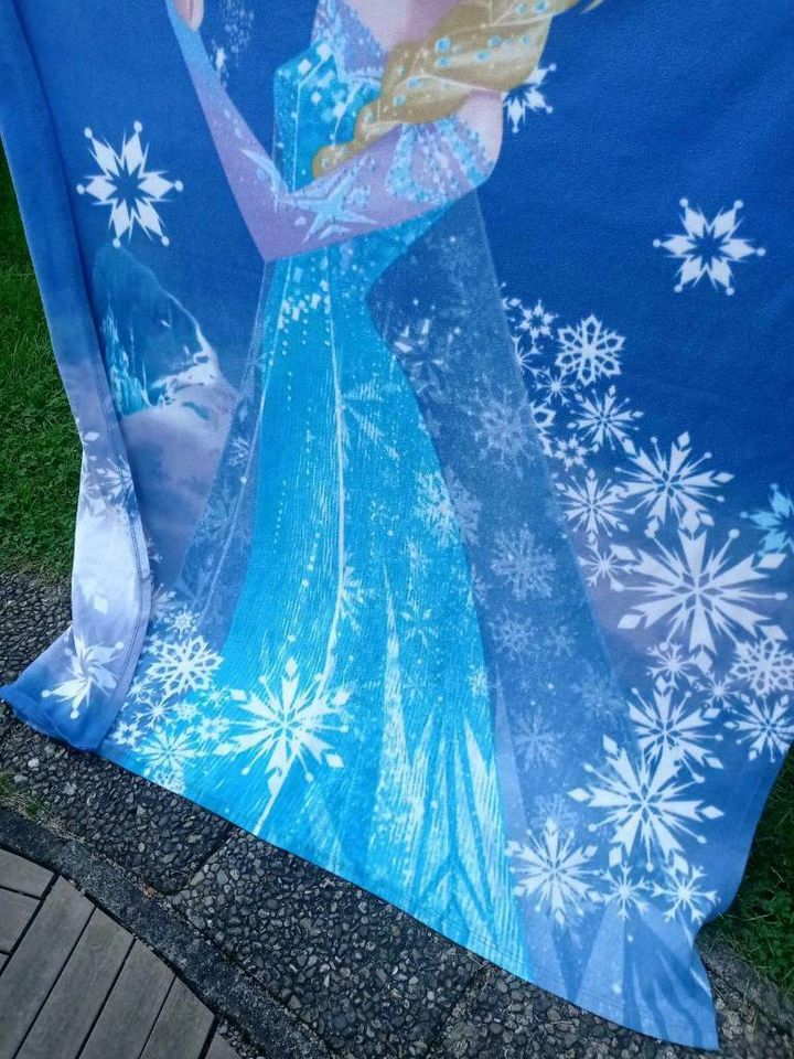 Winter: schöne große Elsa Deckel in blau in Aitrach