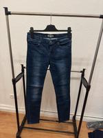 H&M / LOGG Jeanshose gerade geschnitten Blau Jeans Hose Größe: 30 Neustadt - Gartenstadt Süd Vorschau
