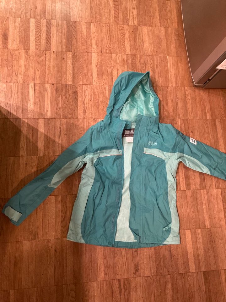 Jack Wolfskin Jacke 128 in Holzkirchen