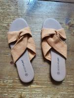 Gelbe sandalen/schlappen 39 bonprix Dresden - Neustadt Vorschau