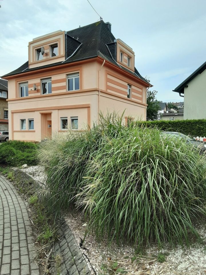 Schöne,freistehende Immobilie mit 3 Wohneinheiten in ruhiger Wohnlage von Spiesen - Elversberg zu verkaufen in Spiesen-Elversberg