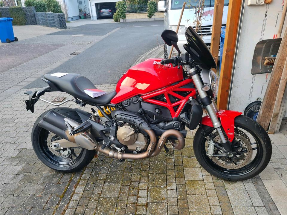 Ducati Monster 821 in Pohlheim