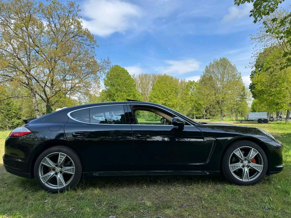 Porsche Panamera S in Nidda