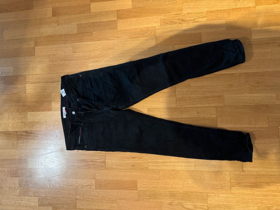 Tommy Hilfiger Herrenjeans schwarz Gr W33 L33 in München