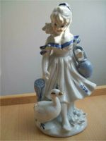 Porzellanfigur - Mädchen mit Gans und Beutel, Geschenk Sachsen-Anhalt - Petersberg (Saalekreis) Vorschau