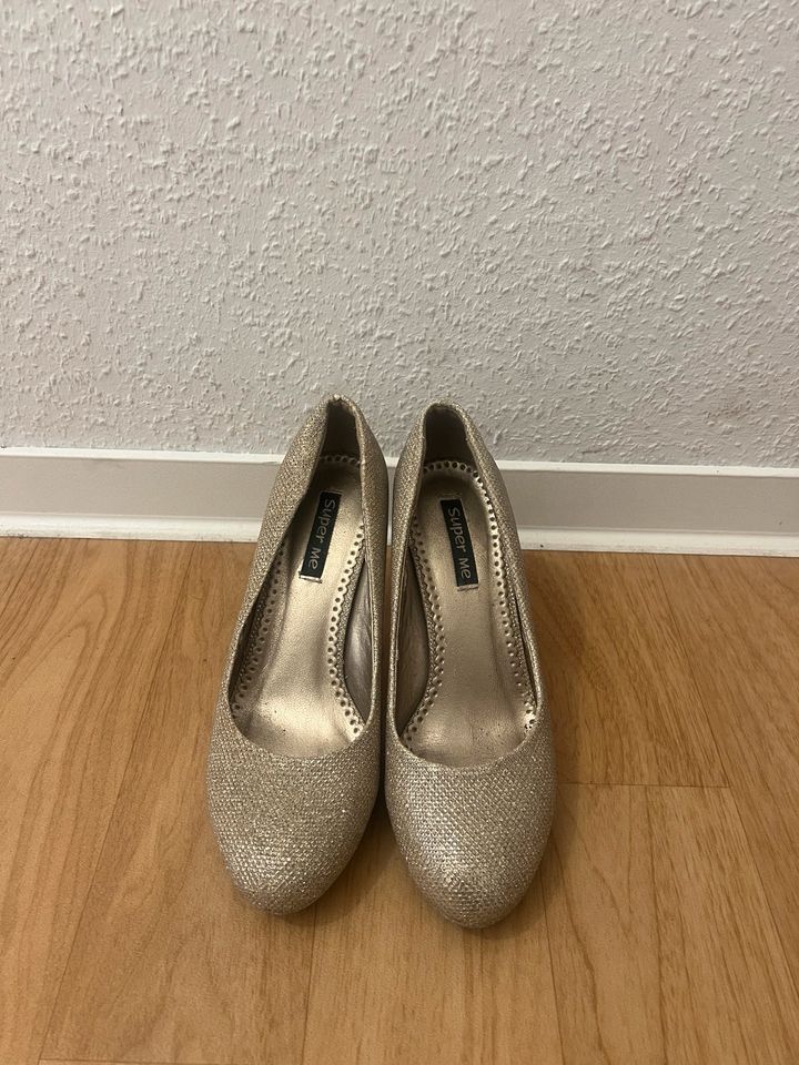 Pumps Schuhe Gold Glitzer Größe 37 in Berlin